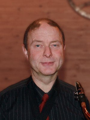 Herr Stecher bei einem Konzert in einer Kirche